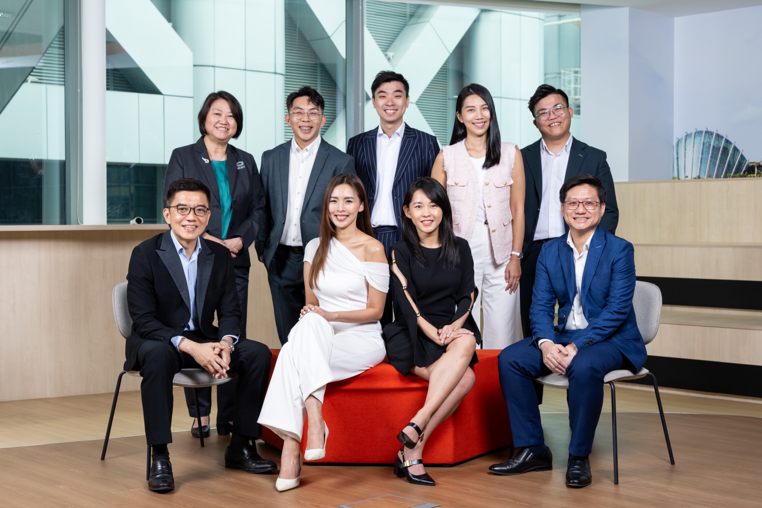 Income Advisory FA top managers group photo